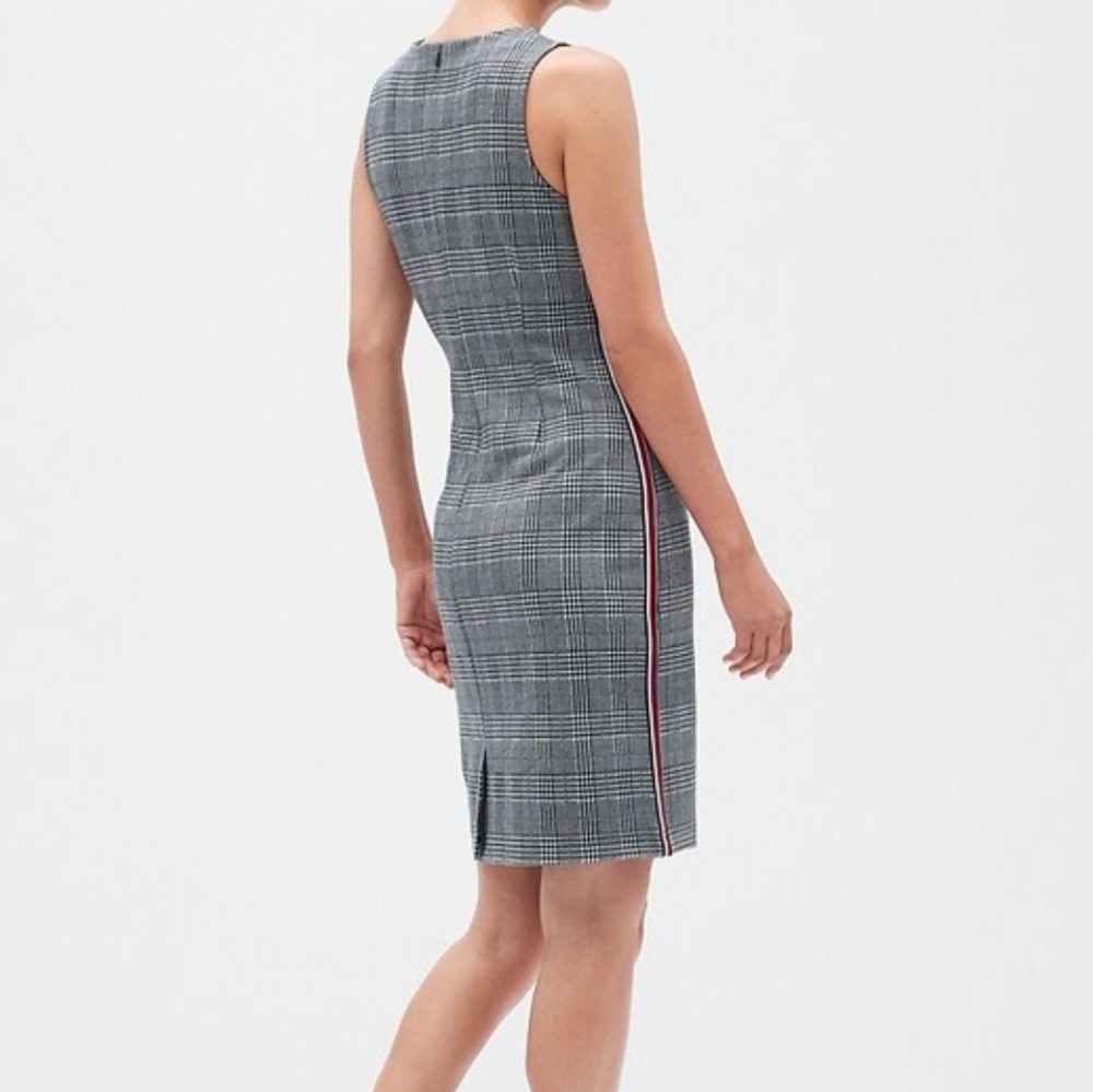 Figure Flattering Navy Plaid Mini Dress Size 2P Red/Navy Banana RepublicStretchy
